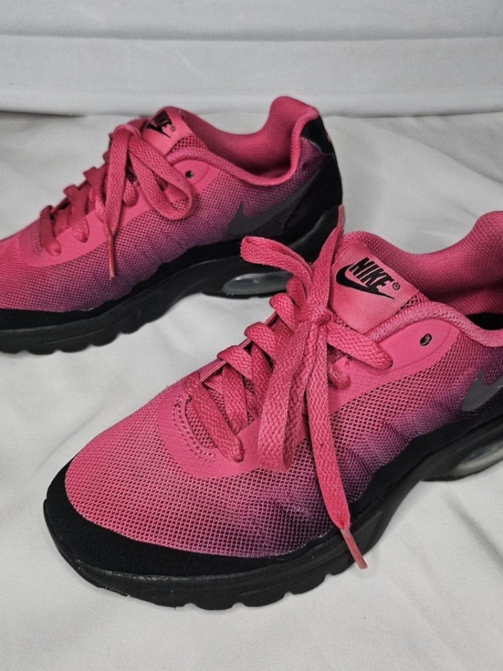 Girls Nike Air Max Invigor GS Black Watermelon Pink Sneakers Shoes Size 3.5Y